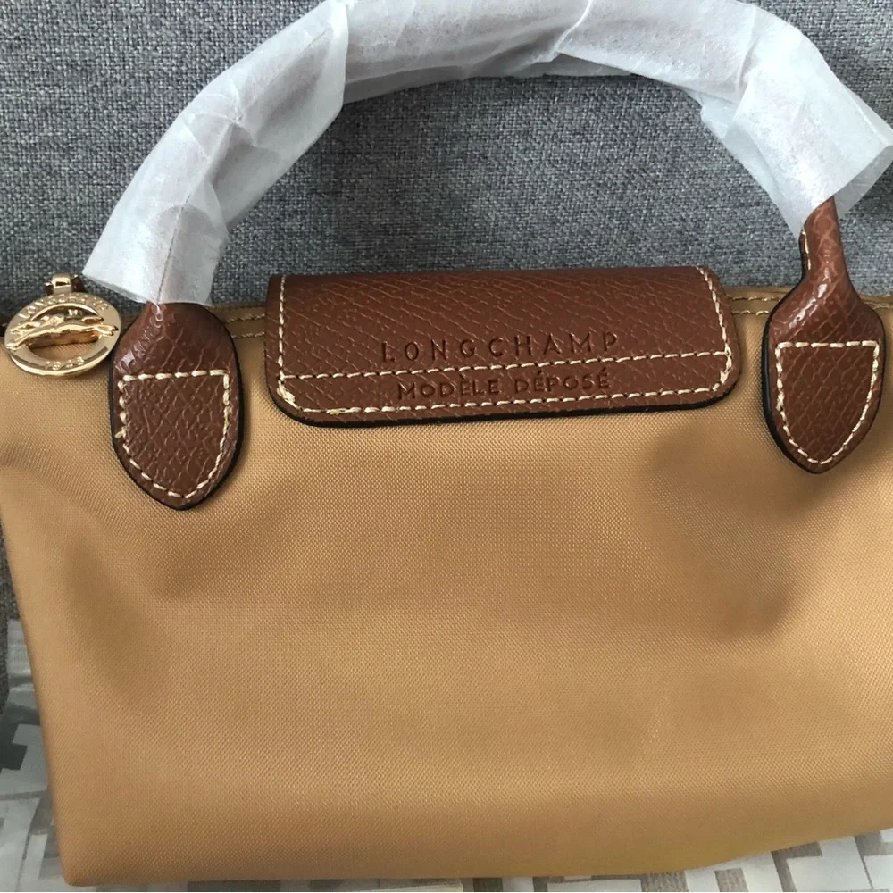 Longchamp lightweight detail